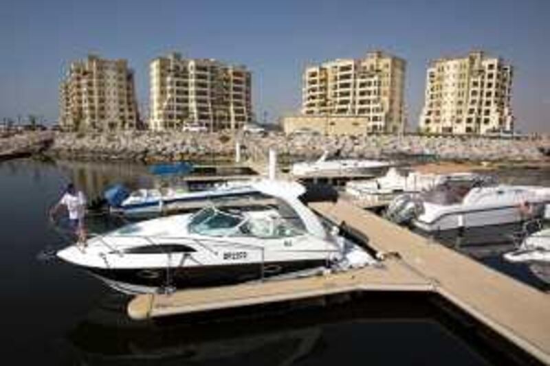 Ras al Khaimah - Ian Dunbar, a consultant for the Dubai Metro, docks his 32 foot cabin cruiser Kabo in Al Hamra Village Marina where he lives part time near Ras al Khaimah June 2, 2009. (Photo by Jeff Topping/The National)
  *** Local Caption ***  JT002-0605-AL HARMA VILLAGE IMG_5584.jpg