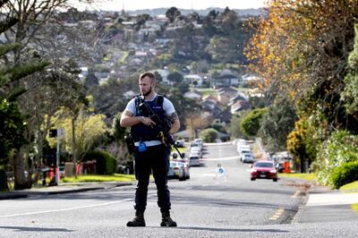 A police officer cordons off an area after a shooting incident in a residential neighbourhood in Auckland on June 19, 2020. An unarmed New Zealand police officer was shot dead on an Auckland street on June 19 in a rare fatal attack that Prime Minister Jacinda Ardern described as "devastating". / AFP / GREG BOWKER
