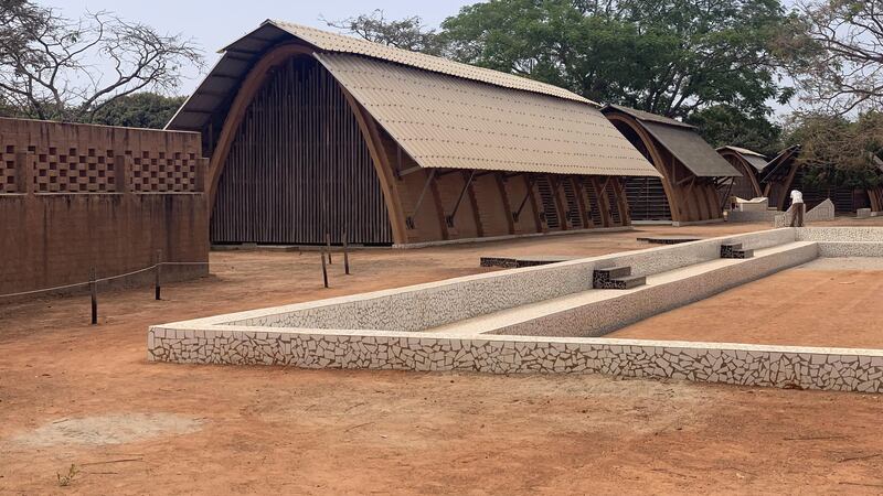 CEM Kamanar Secondary School, Thionck Essyl, Senegal. For this secondary school, volunteers, using local techniques, produced vault modules from clay which (with lattices) act as evaporating coolers.