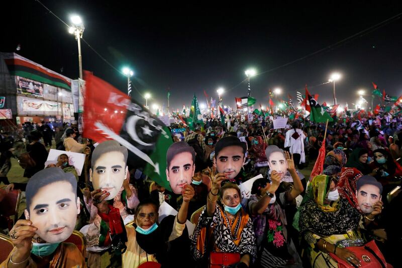 Supporters of the Pakistan Peoples Party (PPP) hold up masks depicting their leader Bilawal Bhutto Zardari, chairman of the PPP, during an anti-government protest rally organized by the Pakistan Democratic Movement (PDM), an alliance of political opposition parties, in Karachi, Pakistan October 18, 2020. REUTERS/Akhtar Soomro     TPX IMAGES OF THE DAY