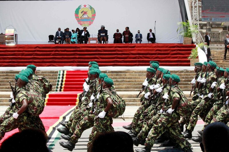 Members of Mozambique's Defence Forces marches past the stage during the inauguration of Mozambican President, Filipe Nyusi, at the Independence Square in Maputo, on January 15, 2020. / AFP / ROBERTO PAQUETE
