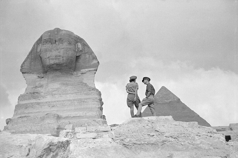 British Army personnel on leave in Cairo visit the pyramids at Giza, 1941.  Photo: George Rodger