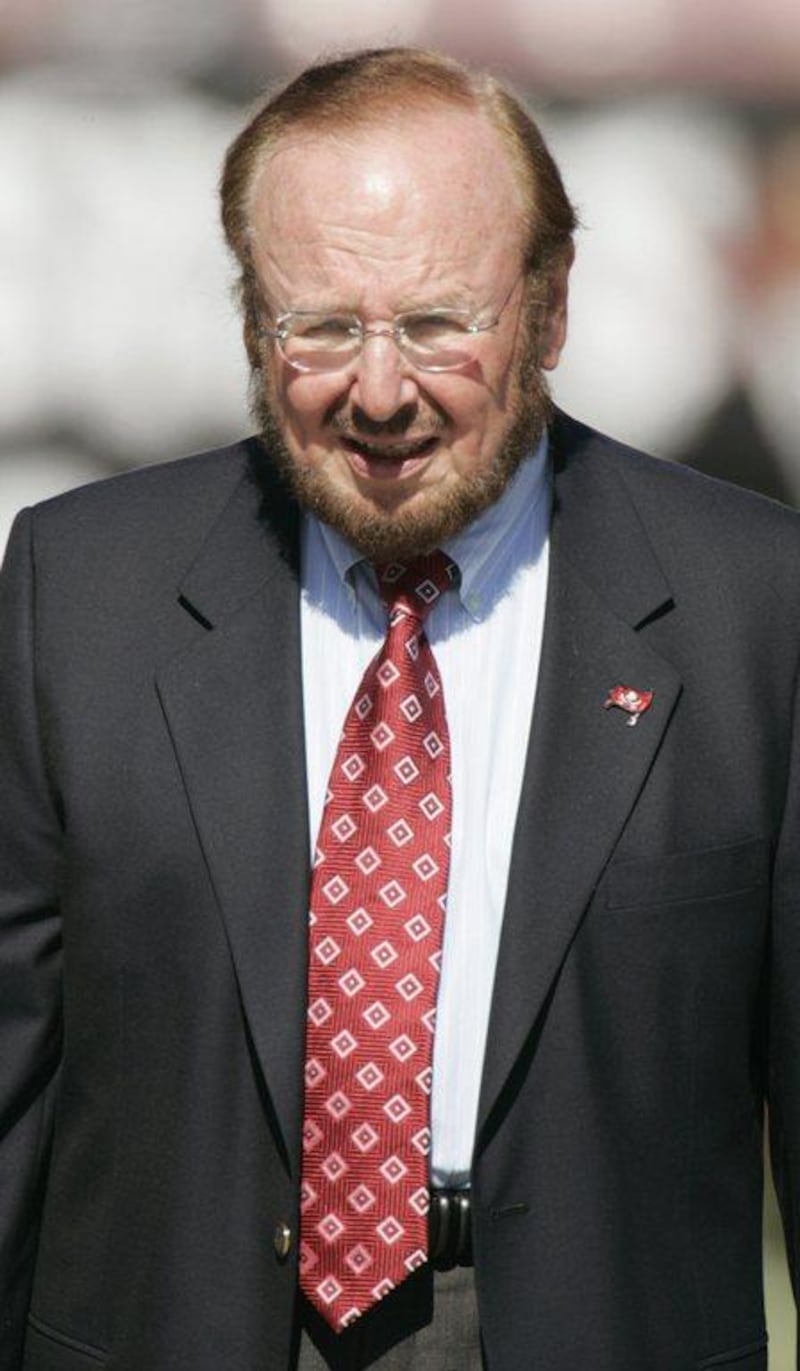 A November 21, 2004 file photo shows US business tycoon Malcolm Glazer in Tampa, Florida. The Tampa Bay Buccaneers announced on May 28, 2014 that Glazer has died at age 85. Glazer bought the Buccaneers in 1995 and Manchaster United in 2005. Eliot J Schechter / AFP       
