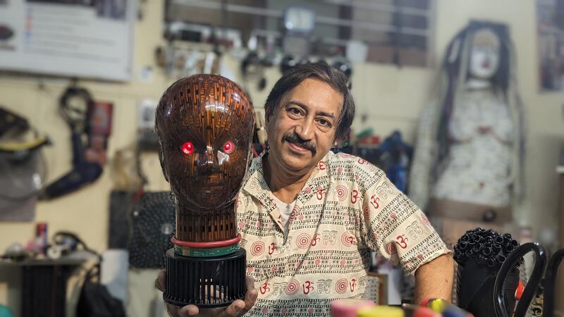 Bengaluru artist Vishwanath Mallabadi Davangere with his Egyptian bust piece created from e-waste. Photo: Vishwanath Mallabadi Davangere