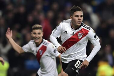 TOPSHOT - River Plate's Colombian Juan Fernando Quintero celebrates after scoring against Boca Juniors during the second leg match of the all-Argentine Copa Libertadores final, at the Santiago Bernabeu stadium in Madrid, on December 9, 2018. / AFP / Javier SORIANO