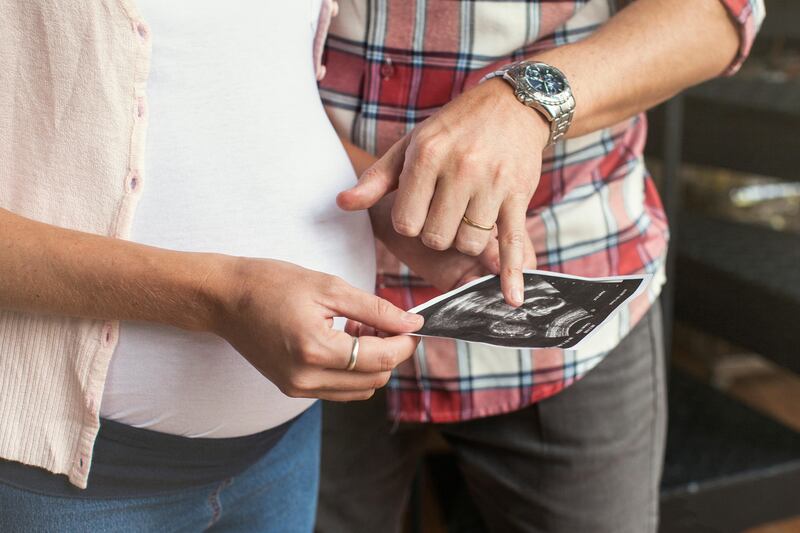 Couple looking at ultrasound photo together (Getty Images) *** Local Caption ***  hl22se-pregnancy-p16.jpg