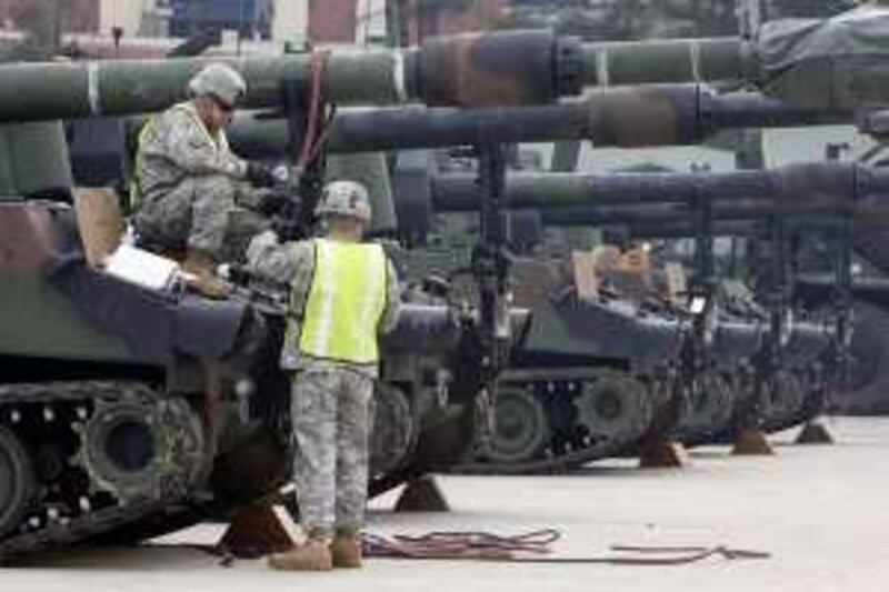 Soldiers of U.S. Army battalion Task Force Hawkins check their M1A1 tanks during a U.S. Army Preposition Stocks-4 (APS-4) drill at Camp Carroll in Chilgok, about 290 km (180 miles) southeast of Seoul, March 5, 2009. The drill is part of the annual Key Resolve/Foal Eagle military exercises by the U.S. and South Korea, which will be held March 9-20 across the South. South Korea's President Lee Myung-bak warned on Thursday of the danger of a North Asia arms race after China announced another double-digit rise in annual military spending.  REUTERS/Lee Jae-Won (SOUTH KOREA) *** Local Caption ***  LJW05_KOREA-_0305_11.JPG