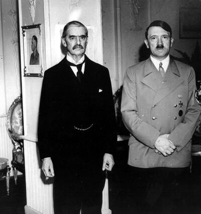 (GERMANY OUT) Treffen Hitler - Chamberlain im Rheinhotel Dreesen in Bad Godesberg bei Bonn: v.l.: Der britische Premierminister Arthur Neville Chamberlain und Adolf Hitler bei ihrem Treffen  (Photo by ullstein bild/ullstein bild via Getty Images)