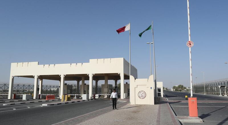 A general view of the Qatari side of the Abu Samrah border crossing with Saudi Arabia on June 23, 2017. - On June 5, Saudi Arabia and its allies cut all diplomatic ties with Qatar, pulling their ambassadors from the gas-rich emirate and giving its citizens a two-week deadline to leave their territory. The measures also included closing Qatar's only land border, banning its planes from using their airspace and barring Qatari nationals from transiting through their airports. (Photo by KARIM JAAFAR / AFP)