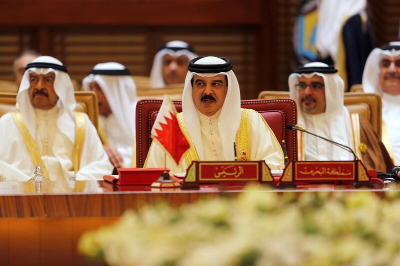 Bahrain's King Hamad bin Isa Al Khalifa  (C) attends the first Gulf Cooporative Council's (GCC) " GCC British Summit", in Sakhir Palace Bahrain, December 7, 2016. REUTERS/Hamad I Mohammed - RTSV17H