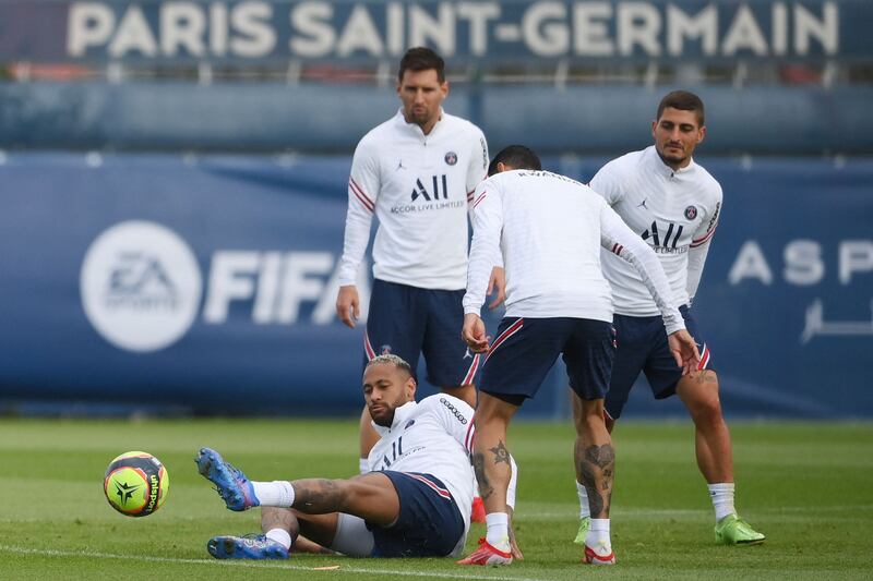 Neymar (L) plays the ball next to Lionel Messi (C),  Angel Di Maria (2nd R) and midfielder Marco Verratti (R) during a training sessio. AFP