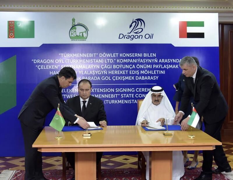 Dragon Oil's Ali Al Jarwan, right, and Turkmen Oil's Guvanch Agadzhanov during the signing ceremony. Wam
