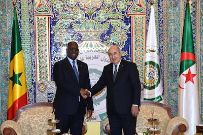 Le président algérien Abdelmadjid Debon, photographié avec le président de l'Union africaine Macky Sall en 2022, n'a pas encore annoncé son intention de briguer un second mandat.  EPA