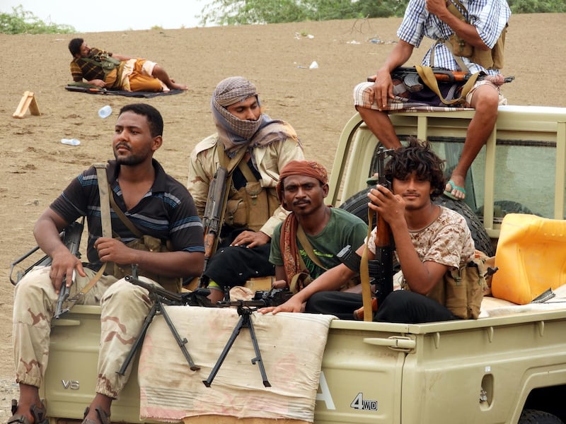 epa06918683 Yemeni government forces ride a vehicle as they fight Houthi rebels in the western port city of Hodeidah, Yemen, 30 July 2018. According to reports, Yemeni government forces backed by the Saudi-led coalition advanced towards the port city of Hodeidah during wide-ranging military operations to retake Hodeidah from Houthi rebels.  EPA/NAJEEB ALMAHBOOBI