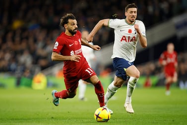 Liverpool's Mohamed Salah, left, challenges for the ball with Tottenham's Clement Lenglet during the English Premier League soccer match between Tottenham Hotspur and Liverpool at Tottenham Hotspur Stadium, in London, Sunday, Nov.  6, 2022.  (AP Photo / David Cliff)