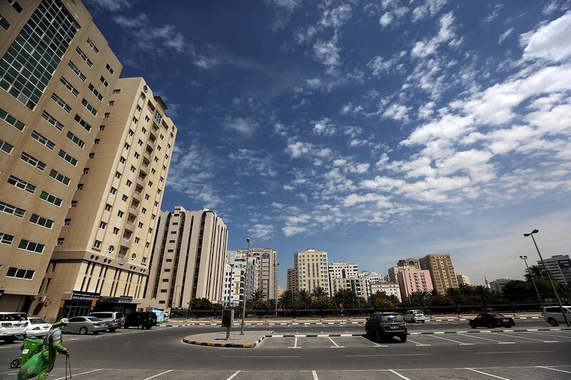 Sharjah, Al Qasimiah apartments: Q1 2015 no change. Q1 2014-Q1 2015 up 17%. Studio: Dh22-28,000. 1BR: Dh35-40,000. 2BR: Dh40-50,000. 3BR: Dh46-70,000. Satish Kumar / The National
