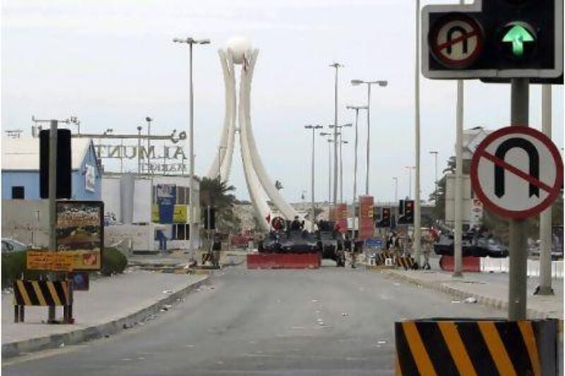 Bahraini security forces block the roads leading to Pearl Square in Manama on March 17, 2011 as Shiite protesters retreated to their neighbourhoods and villages near the capital a day after heavily-armed police crushed a month-old anti-regime protest at Pearl Square, killing three protesters. AFP PHOTO/JOSEPH EID
 *** Local Caption *** 552501-01-08.jpg