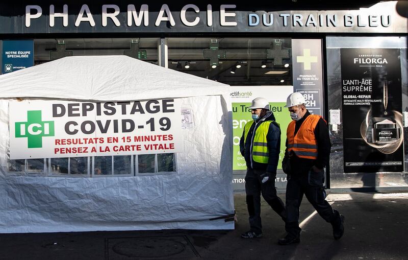 epa08800005 Pedestrians pass by a COVID-19 test center set up outside a pharmacy, in Paris, France, 05 November 2020. France is placed in a second national lockdown, dubbed 'reconfinement' to battle a surge in Covid-19 coronavirus cases, averaging 40,000 new daily cases.  EPA/IAN LANGSDON