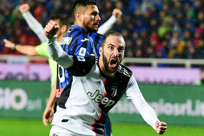 Juventus' Argentinian forward Gonzalo Higuain celebrates after scoring an equalizer during the Italian Serie A football match Atalanta Bergamo vs Juventus on November 23, 2019 at the Atleti Azzurri d'Italia stadium in Bergamo. / AFP / Miguel MEDINA
