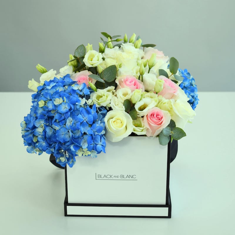 La Madeleine floral arrangement, Dh599, Black and Blanc