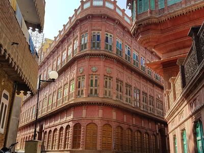 The imposing facade of the grandest Rampuria haveli in old Bikaner. Charukesi Ramadurai