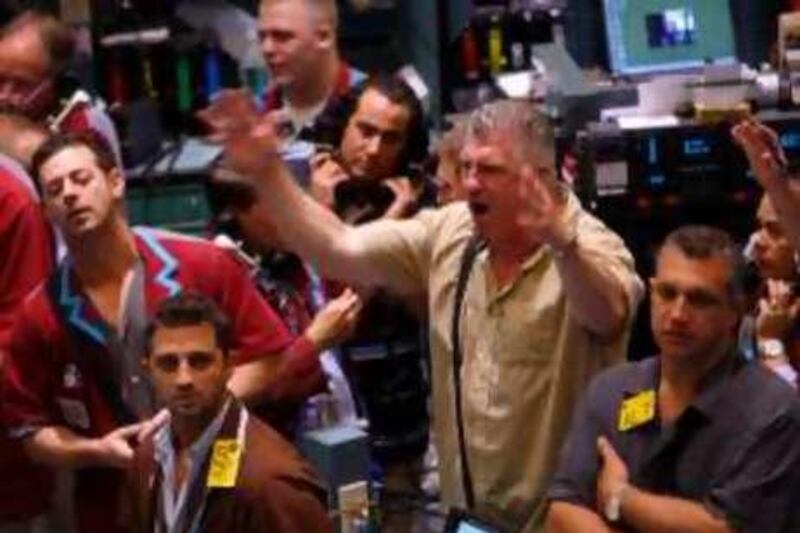 Traders work in the crude oil futures pit at the New York Mercantile Exchange in New York, U.S., on Monday, June 30, 2008. Crude oil rose for a third day, trading near a record $142.99 a barrel in New York, as the slumping dollar and concern that supply may be disrupted spurred demand for commodities. Photographer: Andrew Harrer/Bloomberg News *** Local Caption ***  435386.jpg