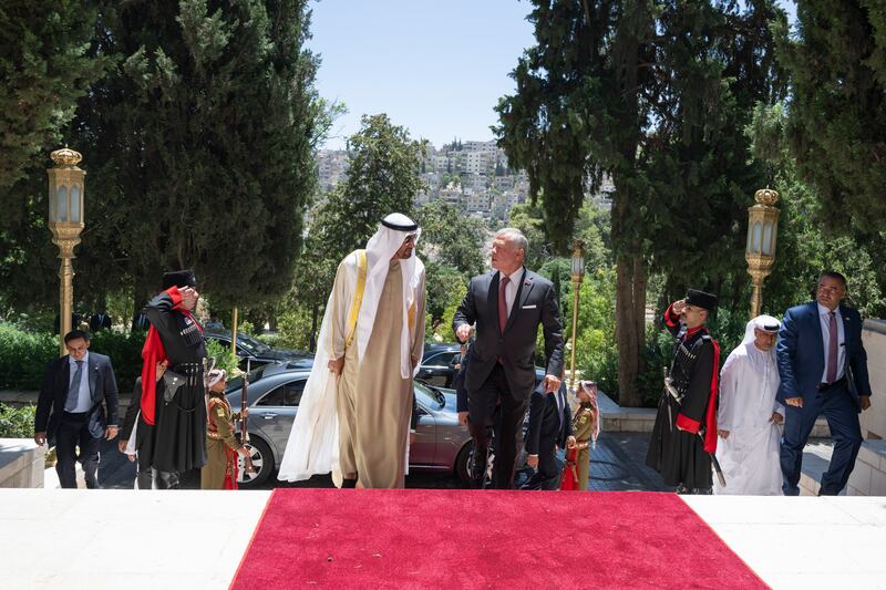 President Sheikh Mohamed speaks with King Abdullah at the reception