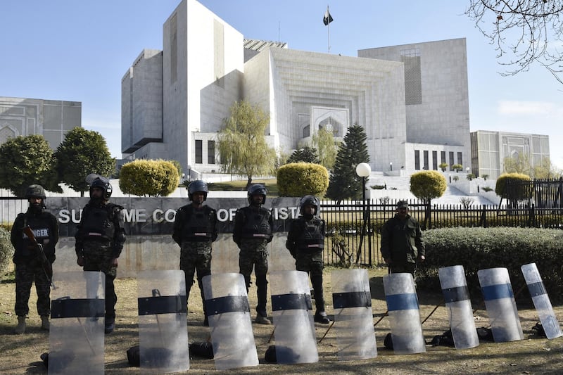 epa07328844 Pakistani security officials stand guard outside the Supreme Court as the court hears an appeal against the acquittal for Asia Bibi, a Christian woman who was cleared of blasphemy by the supreme court last year, in Islamabad, Pakistan, 29 January 2019. The country's top court is studying the appeal against the acquittal. The petition was filed by cleric Qari Mohammed Salam, who had lodged the original blasphemy complaint in 2009. Bibi, a mother of five, was accused by two other women of allegedly making offensive comments against Prophet Muhammad, the most revered figure in Islam.  EPA/T. MUGHAL