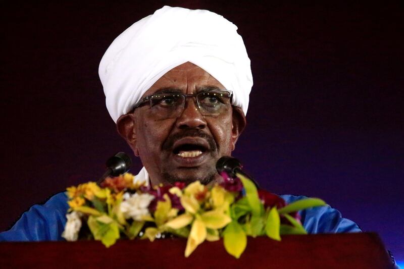 FILE PHOTO: Sudan’s President Omar Al Bashir addresses the nation during the 62nd Anniversary Independence Day at the Palace in Khartoum, Sudan December 31, 2017. REUTERS/Mohamed Nureldin Abdallah/File Photo