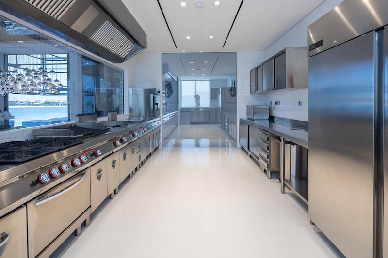 A restaurant-standard kitchen. Courtesy Luxhabitat Sotheby's International Realty