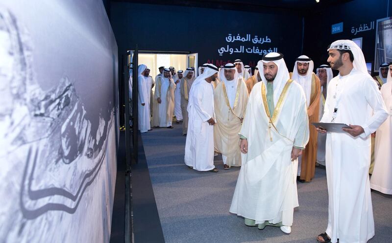 Sheikh Hamdan bin Zayed, the Ruler's Representative in Al Dhafra Region opened the new road in the presence of Sheikh Theyab bin Mohammed bin Zayed, Chairman of the Department of Transport.