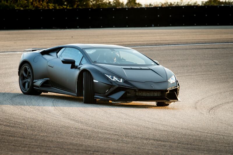 The Tecnica’s new front bumper incorporates the Terzo Millennio’s black 'Ypsilon' design and features an air curtain for the first time in a Huracan.