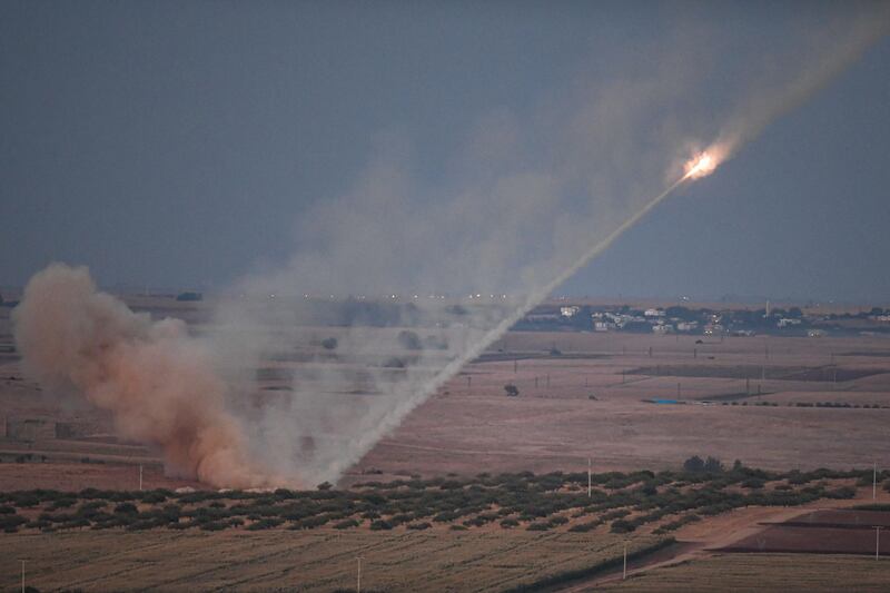This picture taken on October 15, 2019 shows a missile fired by Turkish forces towards the Syrian town of Ras al-Ain, from the Turkish side of the border at Ceylanpinar district in Sanliurfa on the first week of Turkey's military operation against Kurdish forces.
 The United States is not aware of any "major" escape of Islamic State extremists since Turkey launched its assault on Syrian Kurdish fighters holding the prisoners, an official said Tuesday. / AFP / Ozan KOSE
