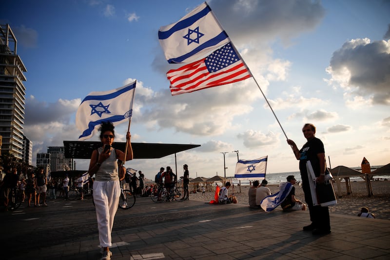 People hold Israeli and US flags as they take part in a demonstration against Israel's coalition government's judicial overhaul as Israeli Prime Minister Benjamin Netanyahu meets with US President Joe Biden in New York, near the US Consulate in Tel Aviv, Israel, on September 20. Reuters