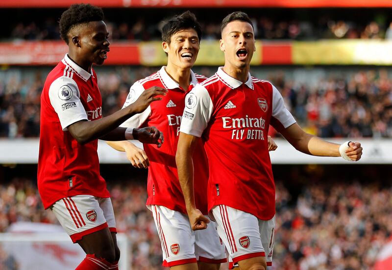 Arsenal's Brazilian midfielder Gabriel Martinelli (R) celebrates scoring his team's first goal with teammates during the English Premier League football match between Arsenal and Liverpool at the Emirates Stadium in London on October 9, 2022.  (Photo by Ian Kington / IKIMAGES / AFP) / RESTRICTED TO EDITORIAL USE.  No use with unauthorized audio, video, data, fixture lists, club/league logos or 'live' services.  Online in-match use limited to 45 images, no video emulation.  No use in betting, games or single club/league/player publications. 