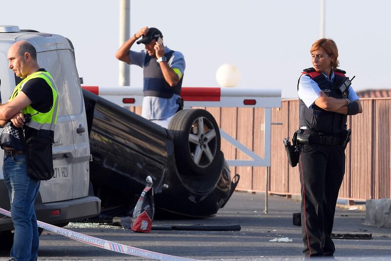 A policeman stands by a car involved in a terrorist attack in Cambrils, a city 120 kilometres south of Barcelona, on August 18, 2017.
'Alleged terrorists' drove into pedestrians in the Spanish seaside resort of Cambrils early August 18 before being shot dead by security forces, just hours after a similar attack in nearby Barcelona. / AFP PHOTO / LLUIS GENE