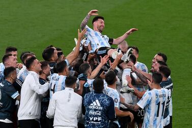 LONDON, ENGLAND - JUNE 01: Lionel Messi of Argentina is thrown in the air by his teammates as they celebrate their sides victory in the 2022 Finalissima match between Italy and Argentina at Wembley Stadium on June 01, 2022 in London, England. (Photo by Justin Setterfield / Getty Images)