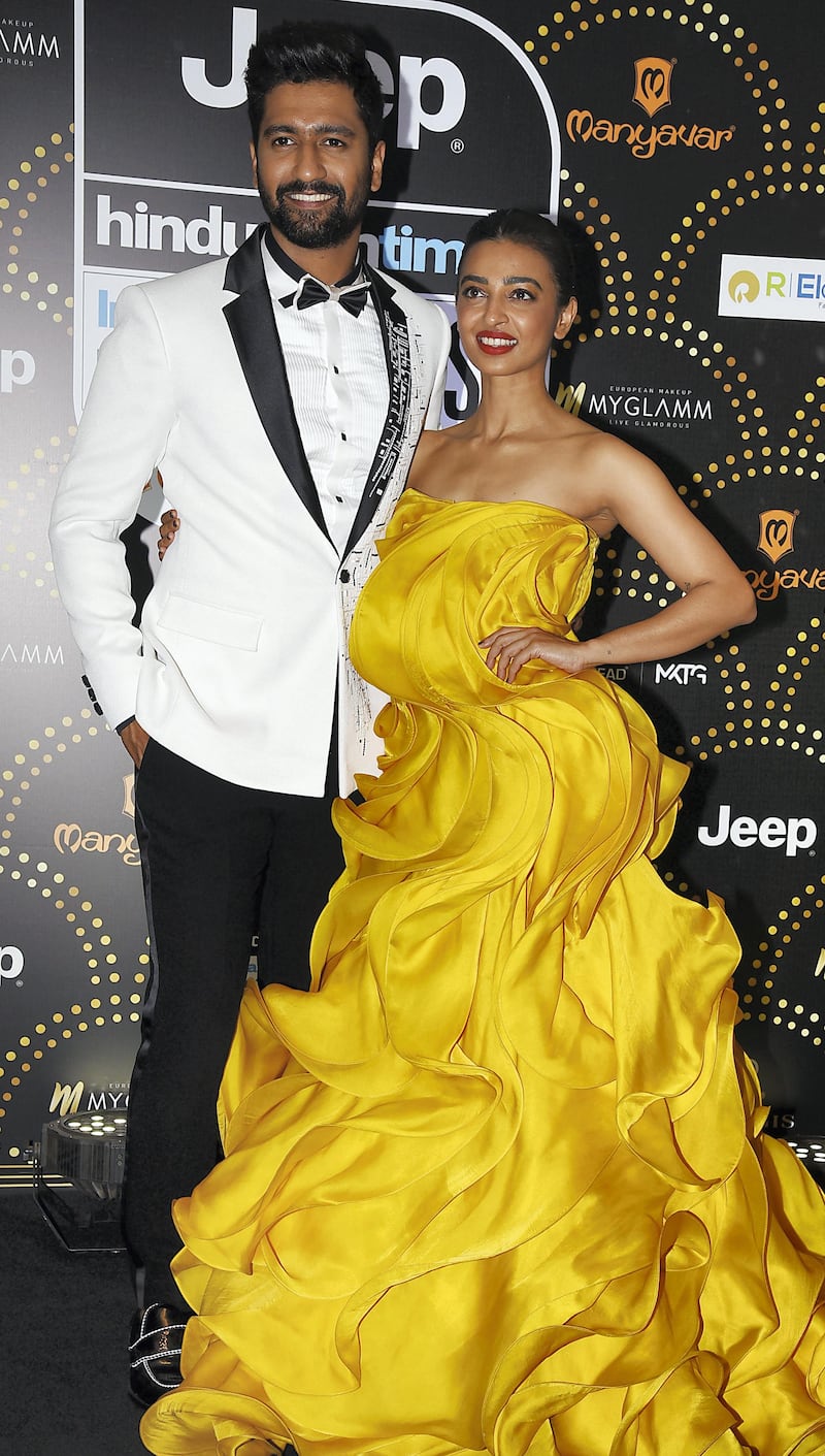 Indian Bollywood actors Vicky Kaushal (L) and Radhika Apte (R) attend the 'HT India's Most Stylish Awards 2019' ceremony in Mumbai on March 29, 2019. -  (Photo by Sujit Jaiswal / AFP)