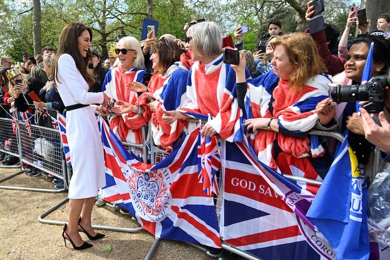 Catherine meets wellwishers during a walkabout on the Mall outside Buckingham Palace before the coronation in May 2023