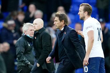Tottenham's head coach Antonio Conte, center, and Tottenham's Harry Kane leave the field after the English Premier League soccer match between Everton and Tottenham Hotspur at Goodison Park in Liverpool, England, Sunday, Nov.  7, 2021.  (AP Photo / Jon Super)