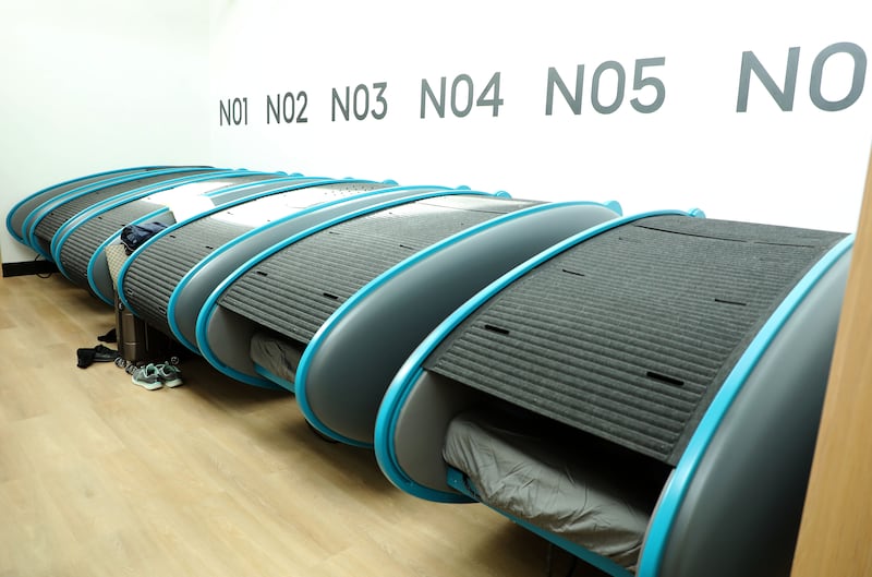 The lounge offers six Power Nap Therapy pods for guests on a quick transit. 