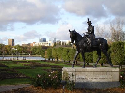 Statue of Queen Elizabeth II in Regina, Saskatchewan. Photo: Wikimedia Commons