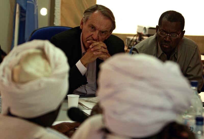 UN Special Envoy for Darfur, Jan Eliasson, (L) and Ambassador Boubou Niang of the African Union Mission in the Sudan (AMIS) Darfur Peace Agreement Implementation Team (DPAIT) listen to local leaders of an Arab tribe during a meeting at the United Nations Mission in the Sudan (UNIMIS) headquarters in el-Fasher, the capital of North Darfur, 10 August 2007. The deployment of the UN-African Union peacekeeping force to the western Sudanese region of Darfur will be an unprecendented challenge, the UN official in charge of the mission said today. AFP PHOTO / AMIS / STUART PRICE (Photo by STUART PRICE / AMIS / AFP)