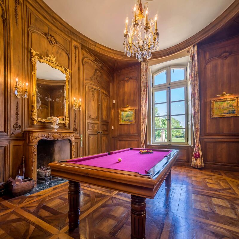 There are plenty of activities at the chateau, including pool. Courtesy Chateau De Tourreau