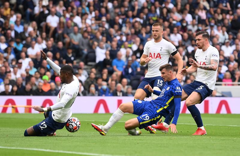 LONDON, ENGLAND - SEPTEMBER 19: Mason Mount of Chelsea has a shot blocked by Emerson Royal of Tottenham Hotspur during the Premier League match between Tottenham Hotspur and Chelsea at Tottenham Hotspur Stadium on September 19, 2021 in London, England. (Photo by Laurence Griffiths / Getty Images)
