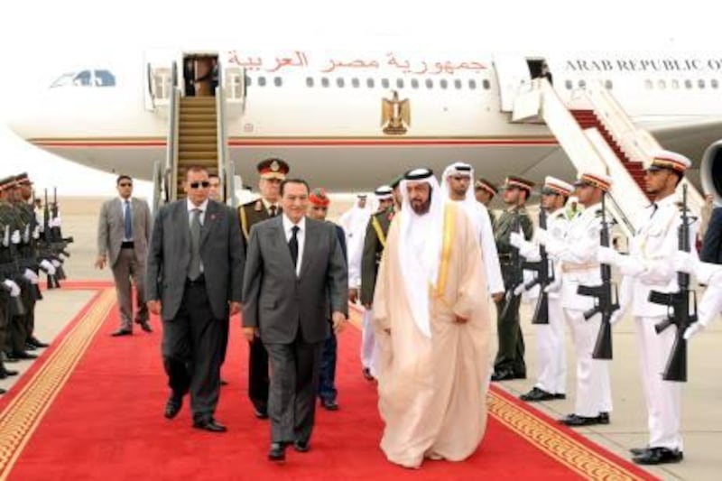 WAM Al Ain, 23rd Nov. 2010 (WAM) -- President H.H. Sheikh Khalifa bin Zayed Al Nahyan (centre right) held talks today at Al Rawdha Palace with the visiting Egyptian President, Mohammed Hosni Mubarak,(centre left) over ways of enhancing the longstanding bilateral ties. WAM *** Local Caption ***  51b547a8-6e19-443b-8d52-ba16f83f0965.jpg