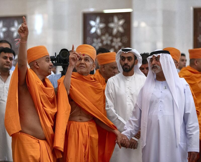 Mahant Swami Maharaj appreciates the intricate designs inside the main prayer hall of the Grand Mosque.