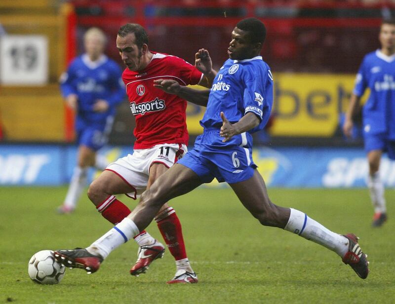 LONDON - DECEMBER 26:  Marcel Desailly of Chelsea (R) battles with Paolo Di Canio of Charlton Athletic (L) during the FA Barclaycard Premiership match between Charlton Athletic and Chelsea at The Valley on December 26, 2003 in London.  (Photo by Ben Radford/Getty Images)
