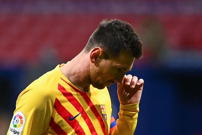 Barcelona's Argentinian forward Lionel Messi reacts after missing a goal opportunity during the Spanish League football match between Club Atletico de Madrid and FC Barcelona at the Wanda Metropolitano stadium in Madrid on November 21, 2020. / AFP / GABRIEL BOUYS
