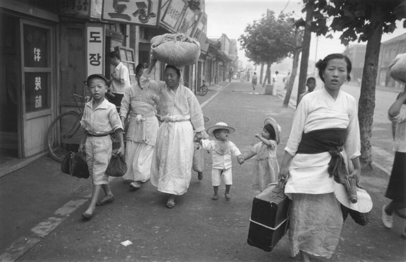 Korean refugees during the retreat south of US and Korean troops following the crossing of the 38th Parallel by the North Koreans.   Original Publication: Picture Post - 5086 - Korean War Series - pub. 1950   (Photo by Haywood Magee/Getty Images)
